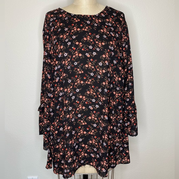DR2 Black Floral Blouse w/ flutter sleeves plus sz 2x - Picture 6 of 7